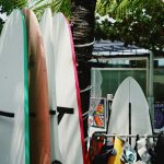 Bisnis penyewaan papan selancar